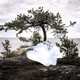 Saari peili kalliolla